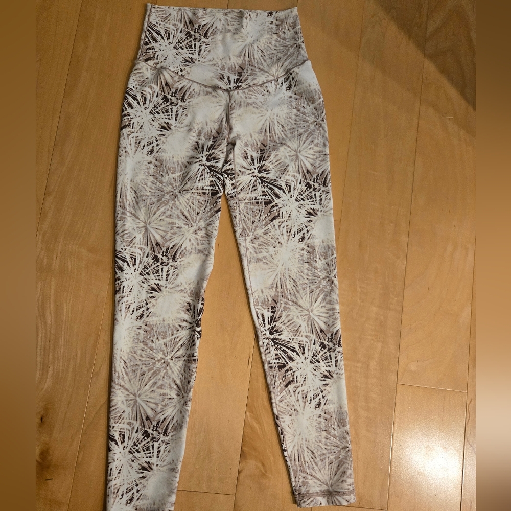 Aerie White and Brown Patterned Leggings
